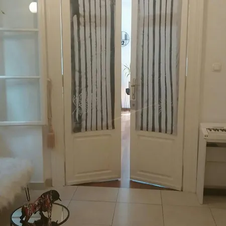 Seafront Artist * غييكا