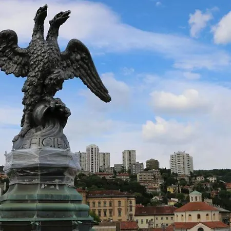 منزل للإقامة Seafront Artist *