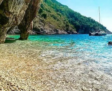 Seafront Artist غييكا