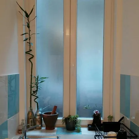 Seafront Artist غييكا